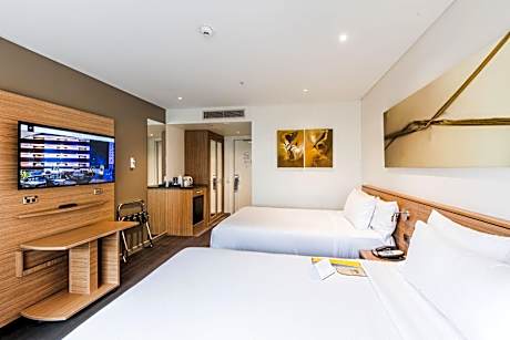 Crowne Plaza Canberra06