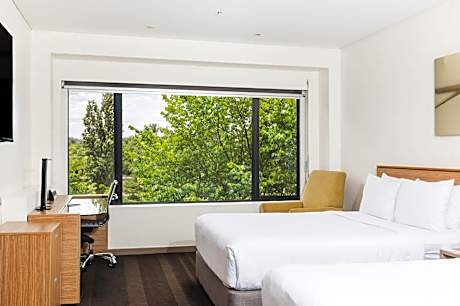 Crowne Plaza Canberra08