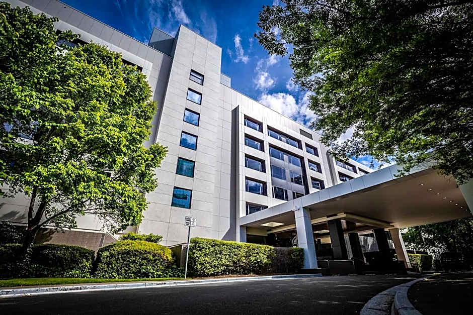 Crowne Plaza Canberra13