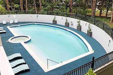Crowne Plaza Canberra24